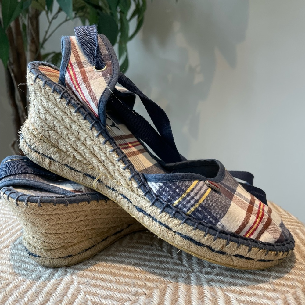 ROXY Plaid Fabric Espadrilles. Lace tie up. Size 6.5.